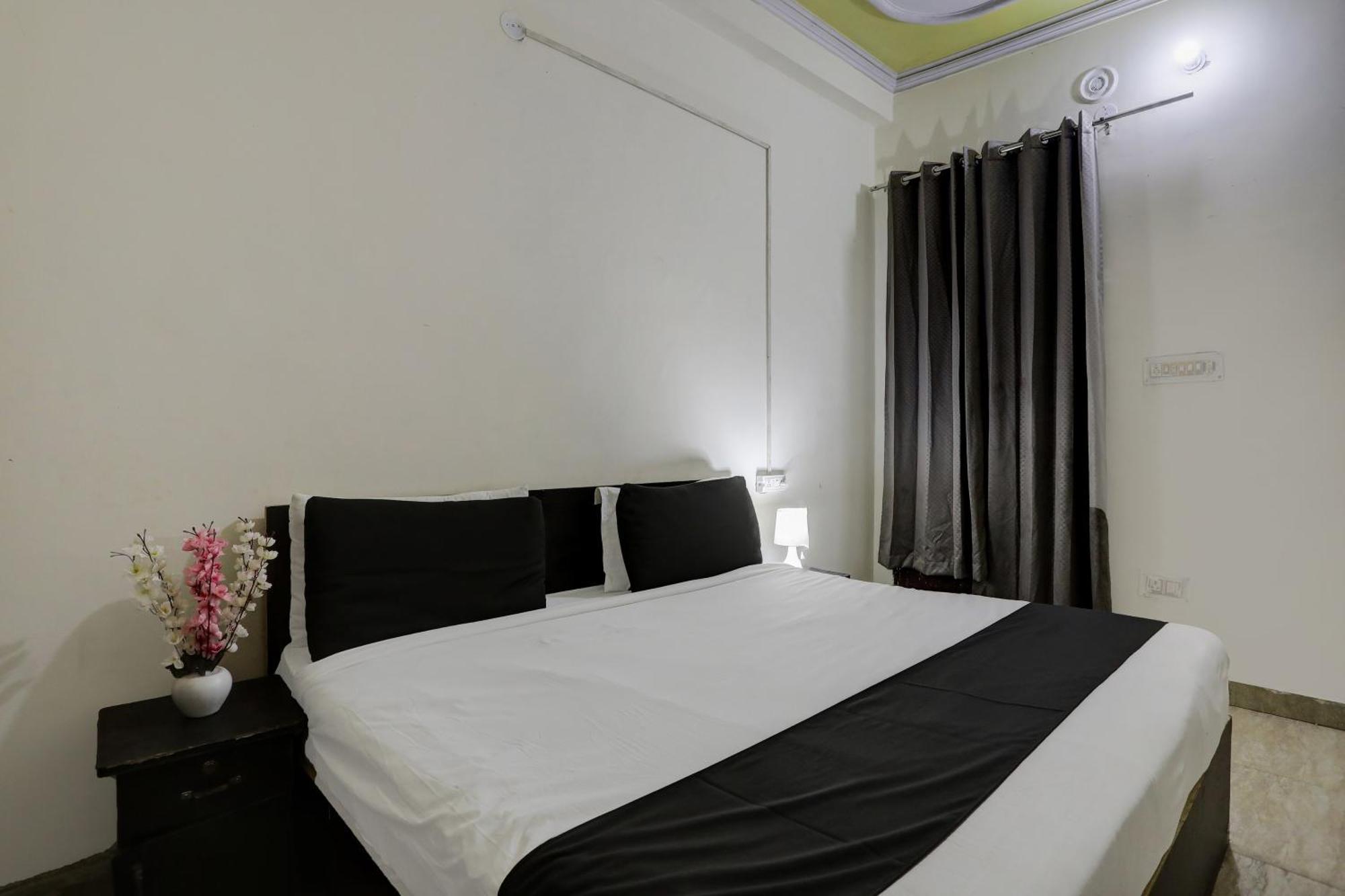 Hotel O Thirty Inns Noida Exterior photo