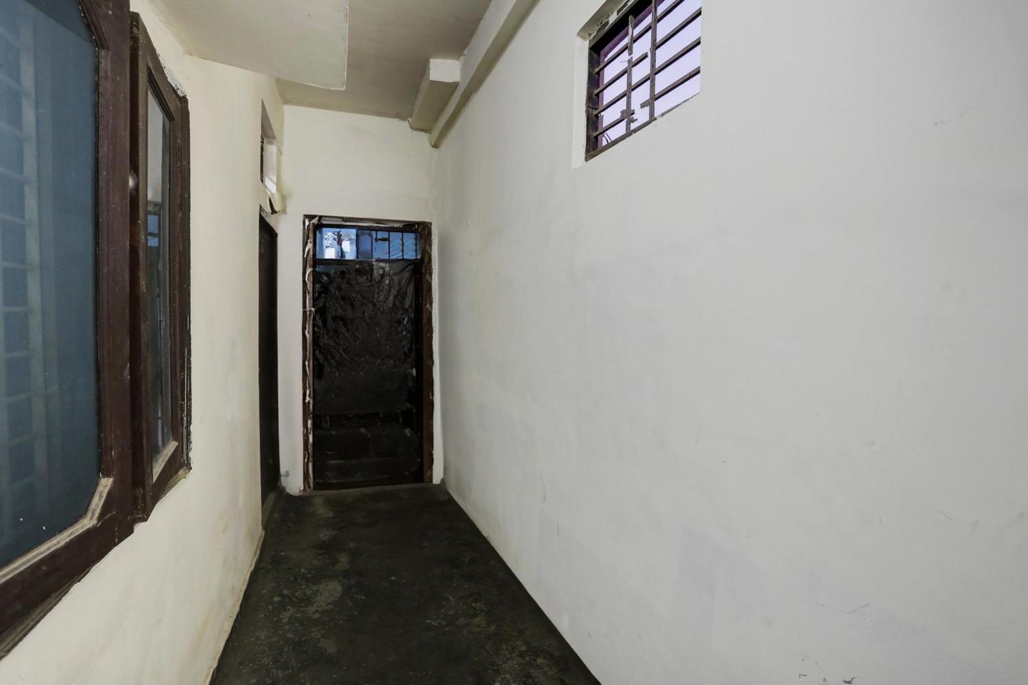 Hotel O Thirty Inns Noida Exterior photo